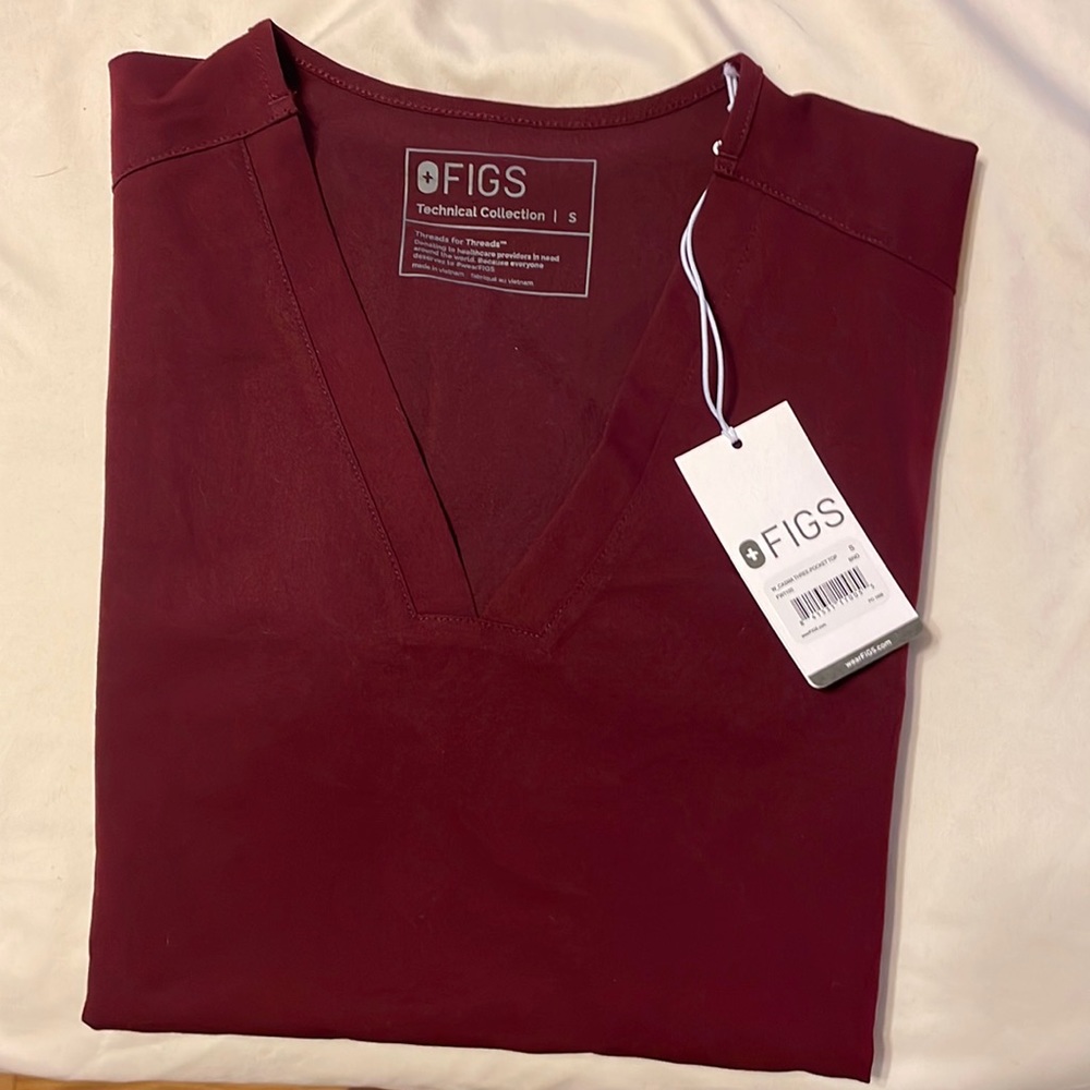 Figs burgundy top size S